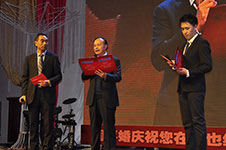 董事长颁布获奖人员名单