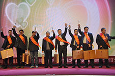 荣获鑫海'业发展之星'的员工