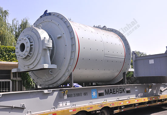 鑫海新型球磨机发货现场