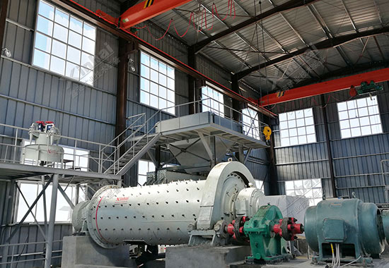 鑫海矿业董事长发表主题演讲