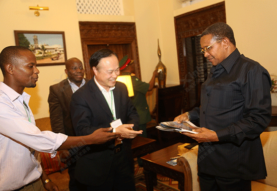 坦桑，总统贾卡亚•姆里绍•基奎特亲自接见鑫海董事长