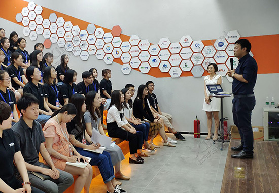 （鑫海矿业北京分公司总经理张中一讲话）