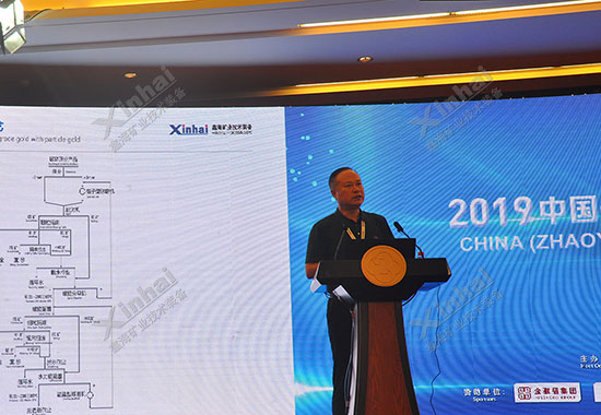 鑫海矿业董事长张云龙先生表演讲