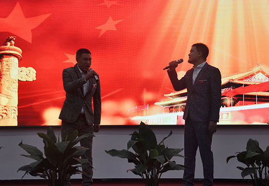 鑫海人唱《红旗飘飘》