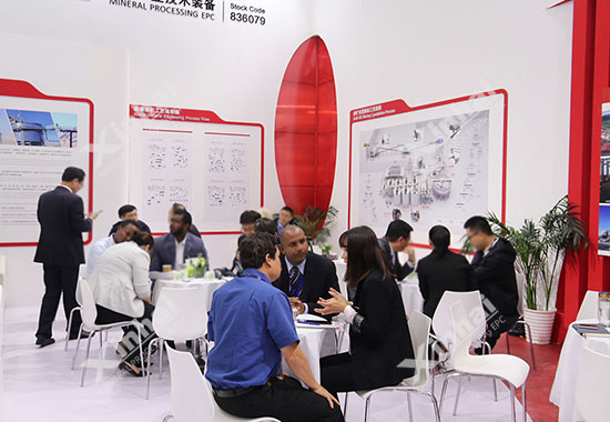 鑫海矿业为前来咨询的客户答疑解难