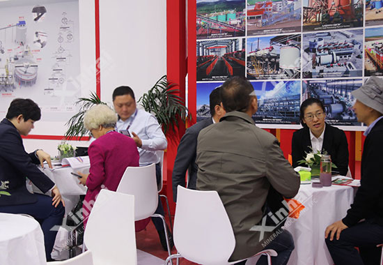 鑫海矿业为前来咨询的客户答疑解难