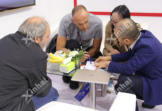 鑫海矿业为前来咨询的客户答疑解难