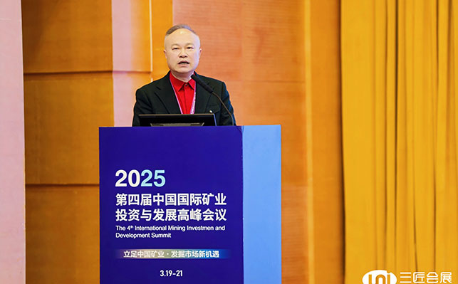 鑫海董事长张云龙发表演讲