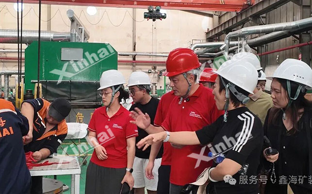 参观鑫海耐磨橡胶研发测试中心