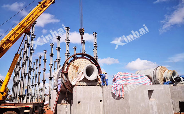某选矿项目球磨机安装现场