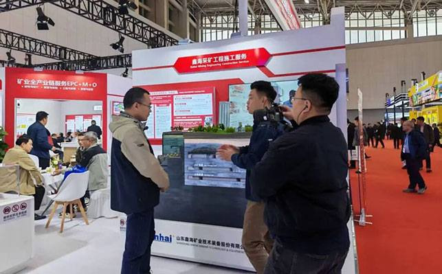 鑫海代表接受新华社采访